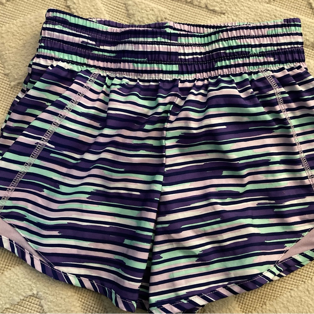Girls size L active shorts